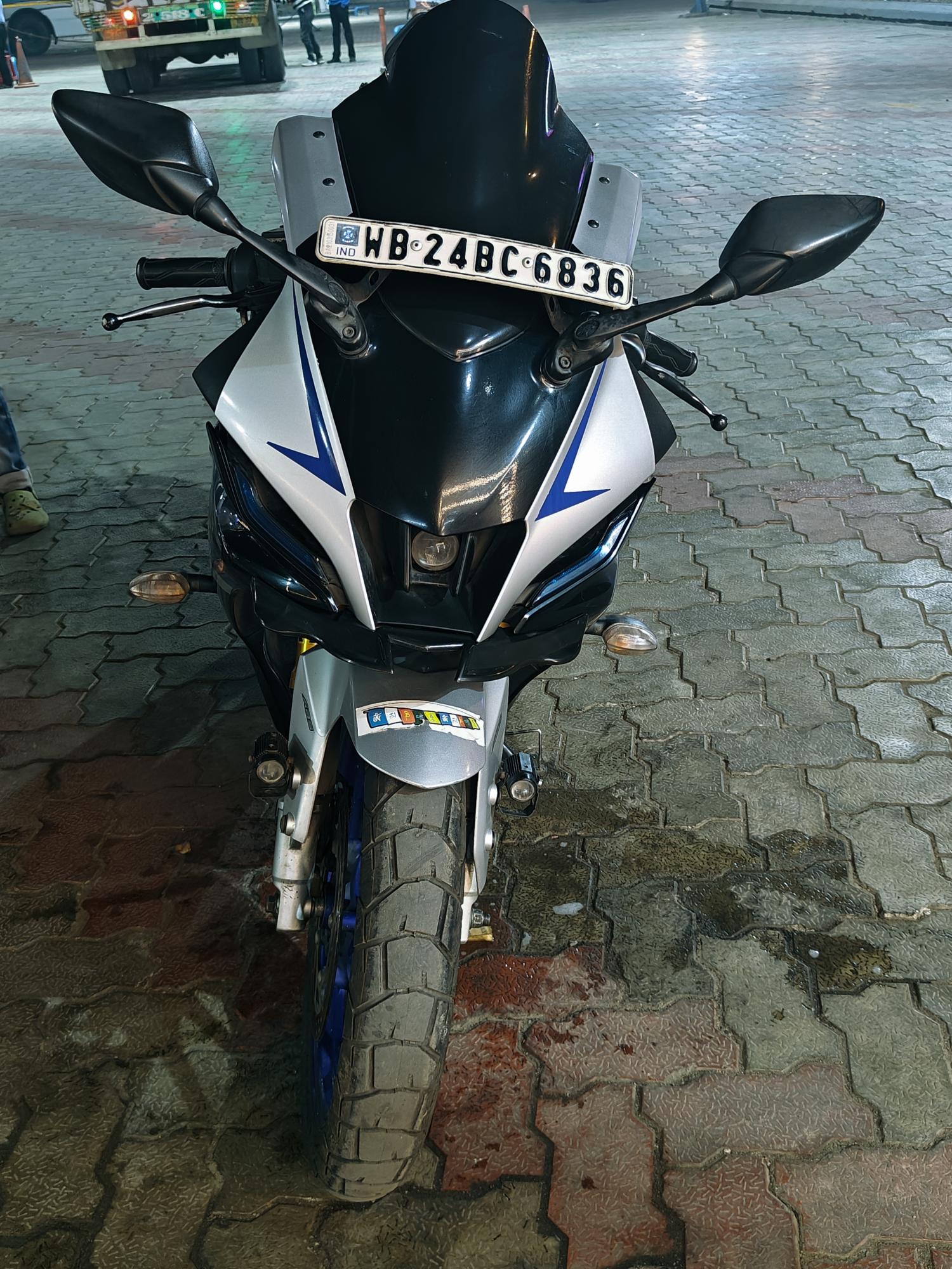 2021 Yamaha R15M White and Silver, gray or bare metal