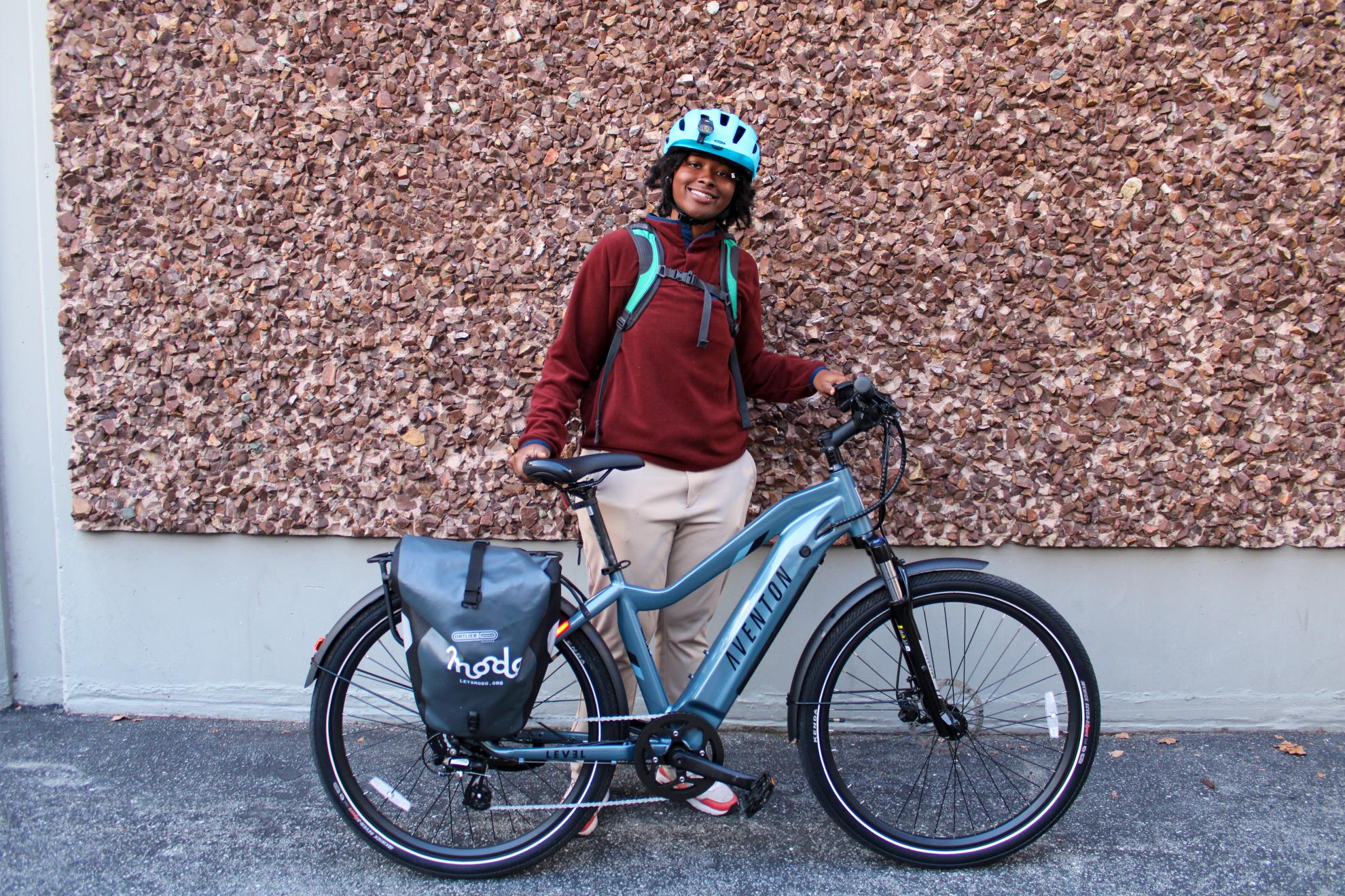 2023 Aventón Level 2 Blue