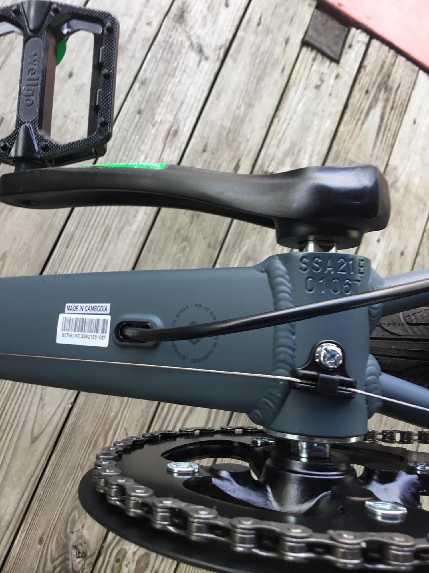 2021 Diamondback Division Silver, gray or bare metal