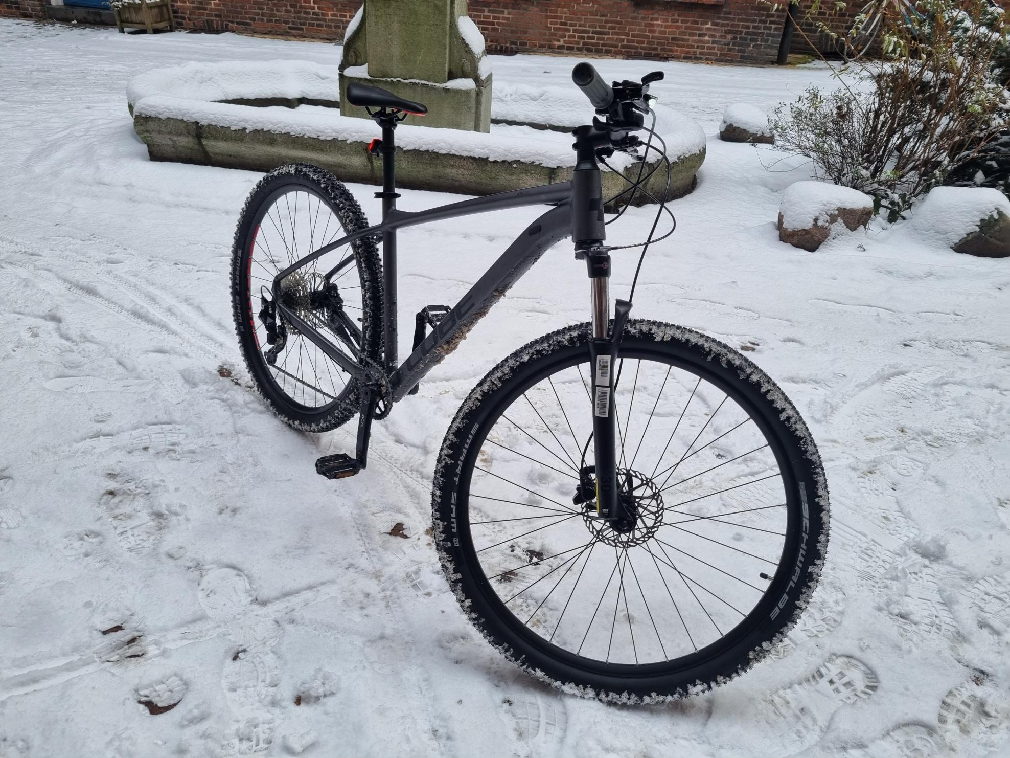 2022 Cube Cube Aim EX Silver, gray or bare metal