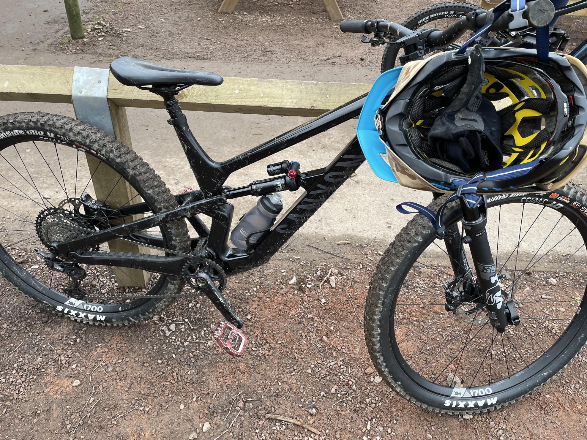 2021 Canyon bicycles Spectral Black