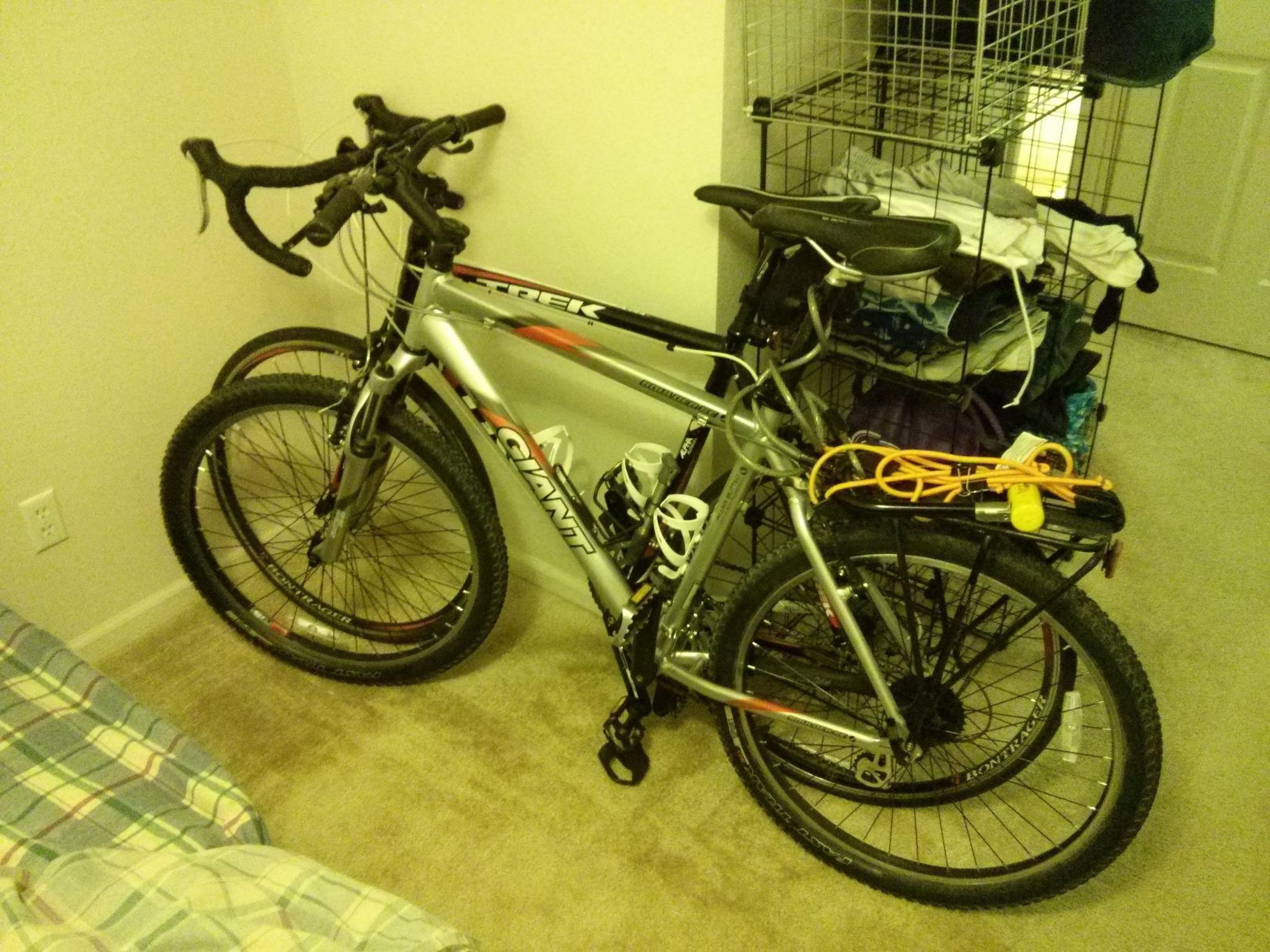 Giant Boulder SE Red/Silver Silver or Gray