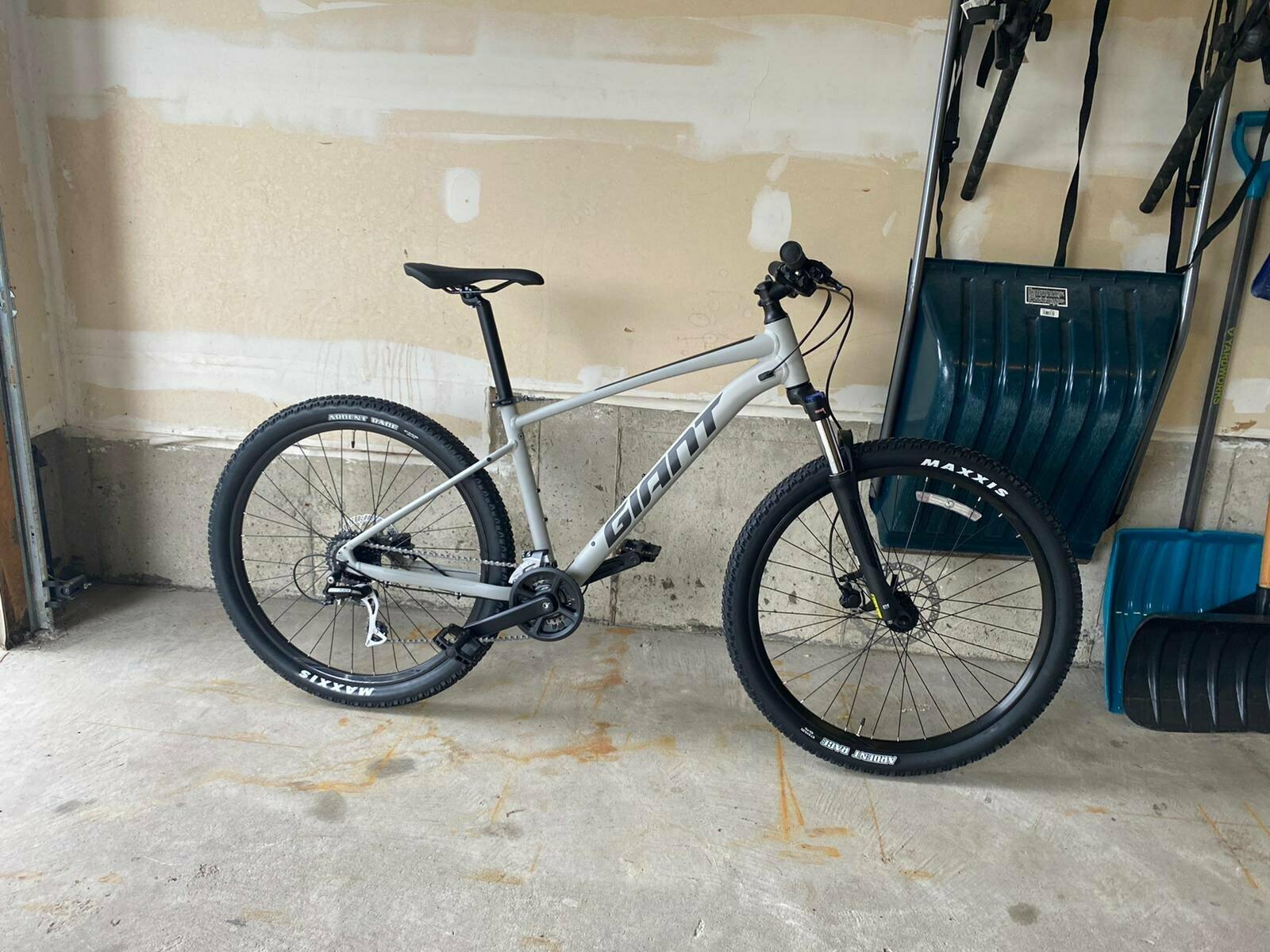 2020 Giant Talon 27.5 Silver, gray or bare metal
