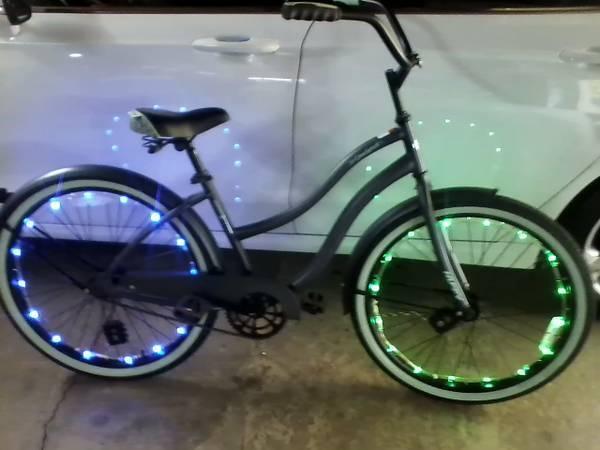 2022 Huffy Beach criuser Silver, gray or bare metal