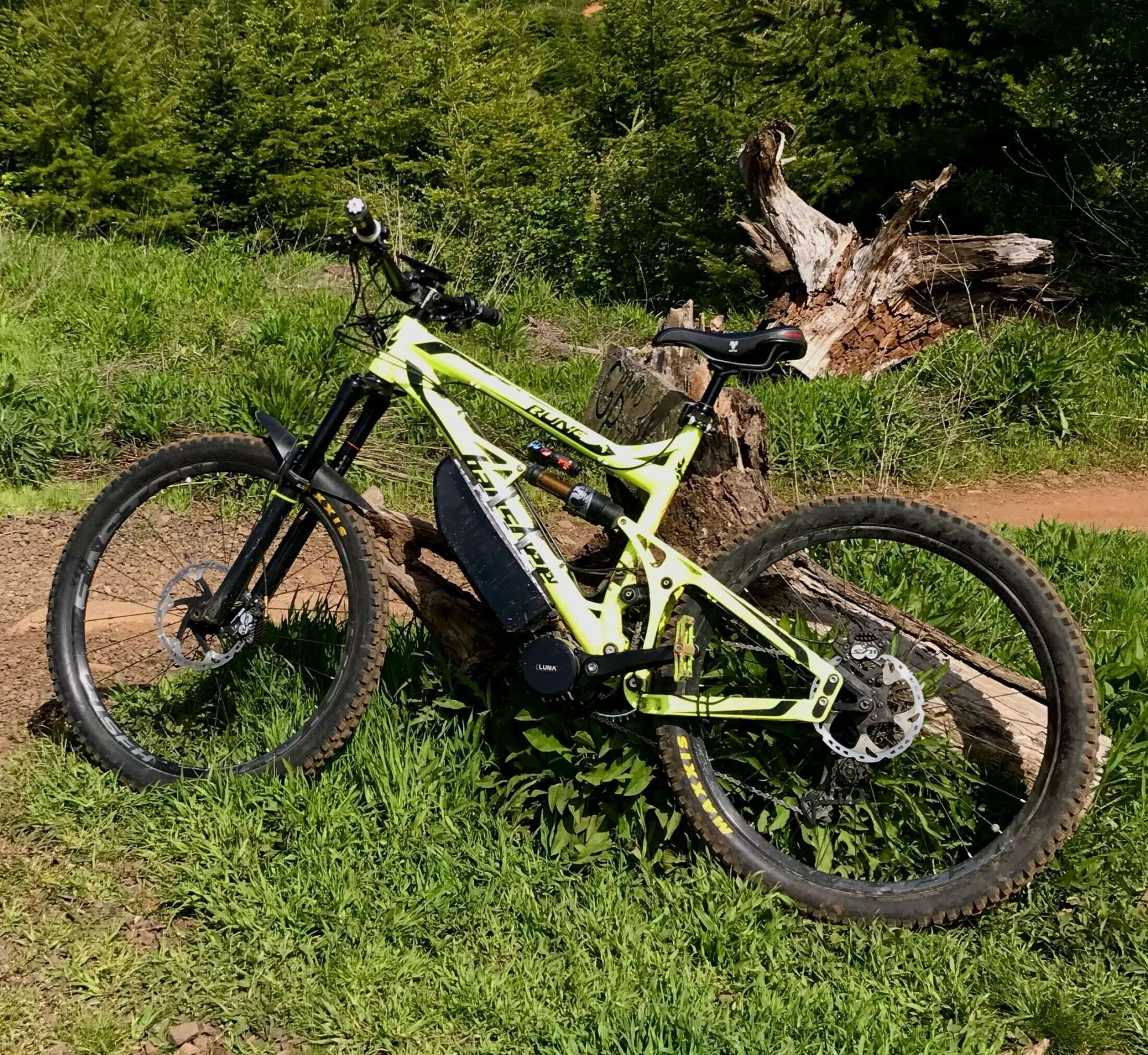 2018 Banchee Banchee Rune Green