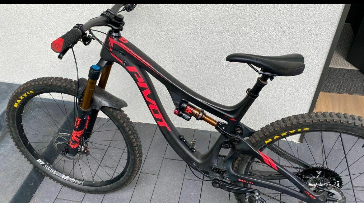 2019 Pivot Switchblade pro xtr Black and Red