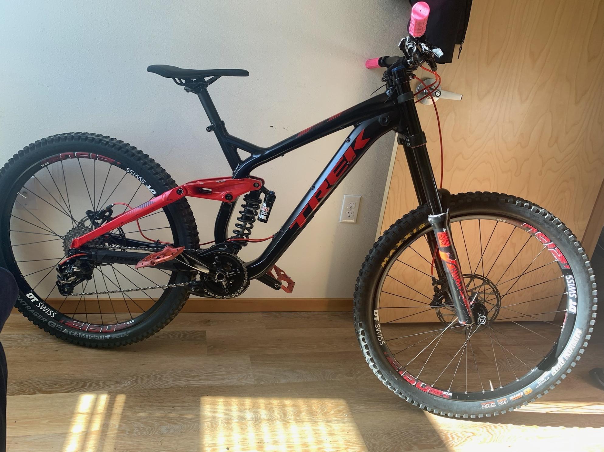 2018 Trek Session 8 Black and Red