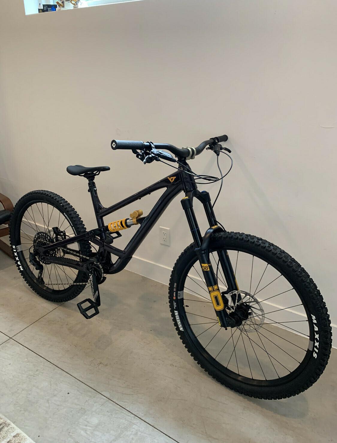 2022 YT Capra Purple