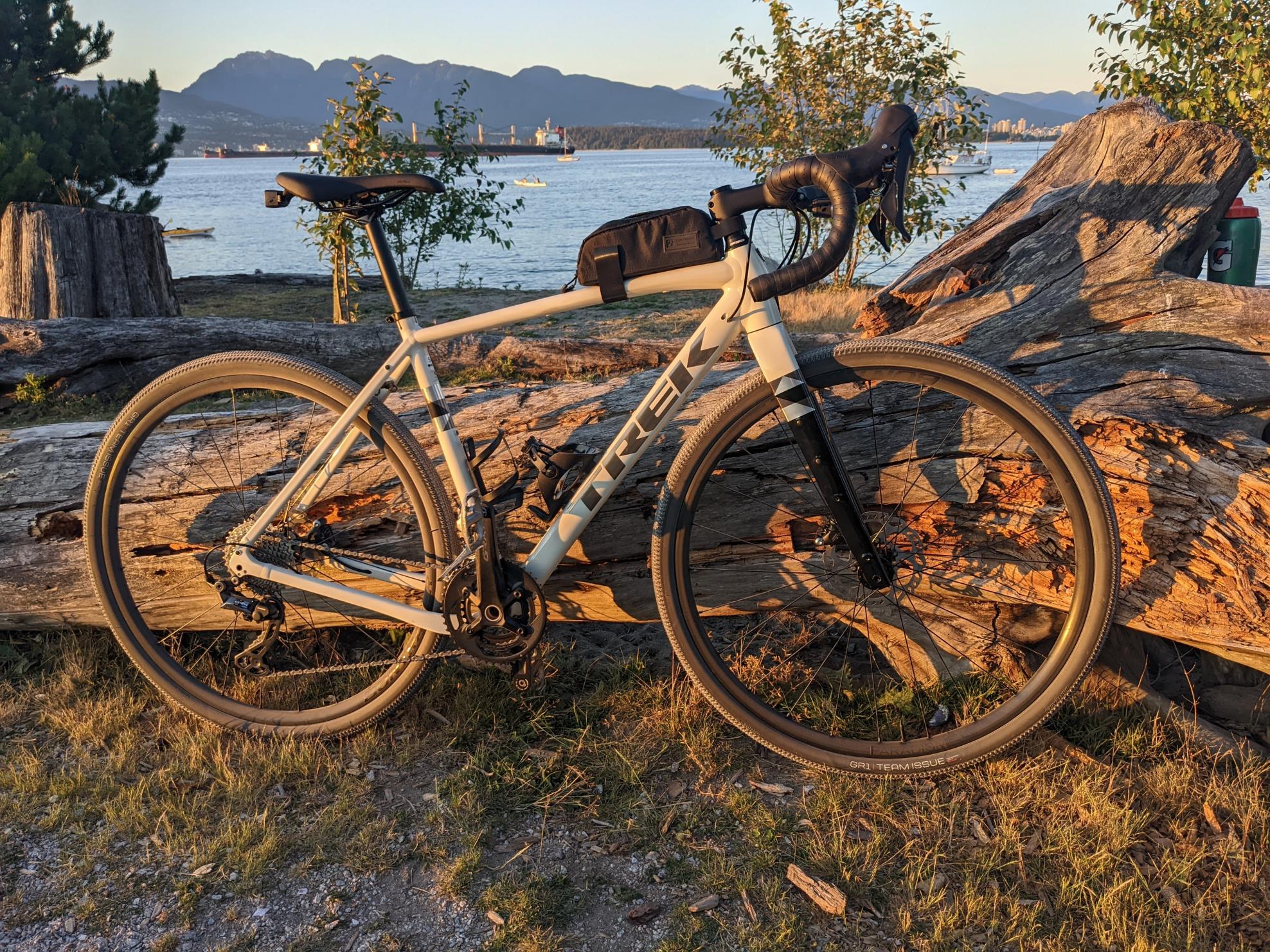 2022 Trek Checkpoint ALR5 White