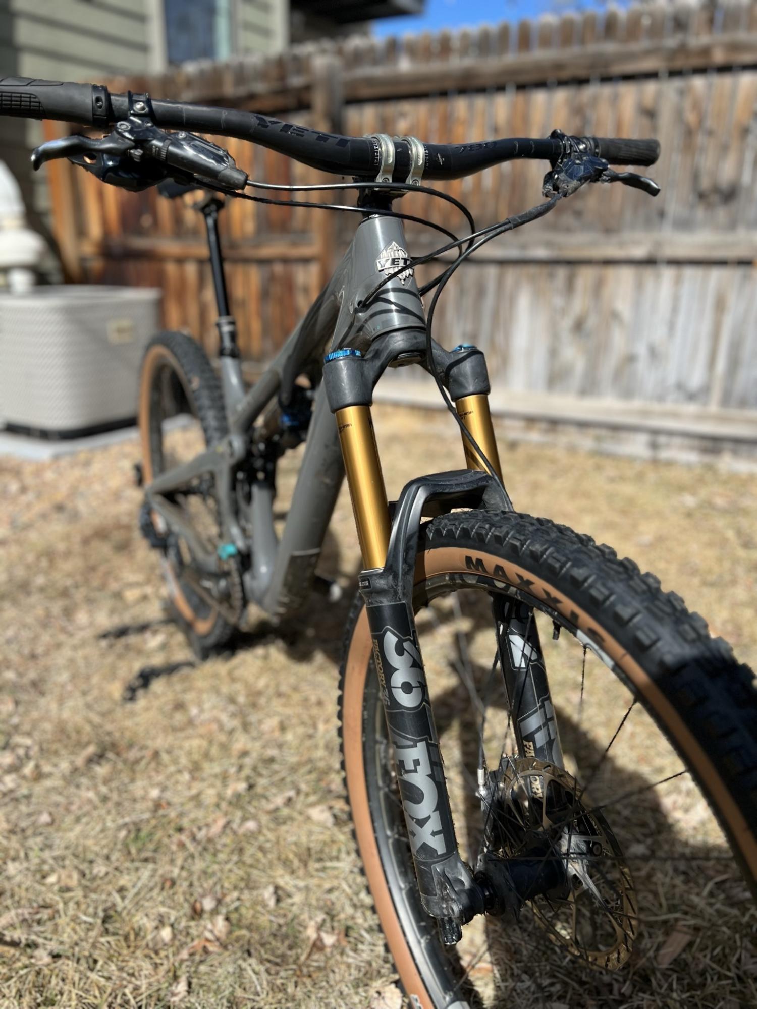 2020 Yeti SB140 Silver, gray or bare metal