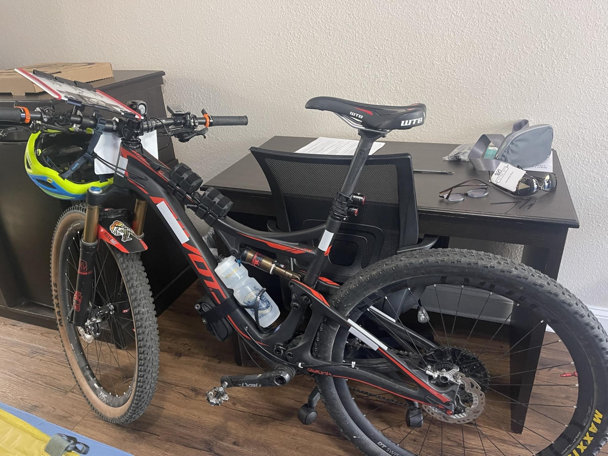 2017 Pivot mach 429sl Black