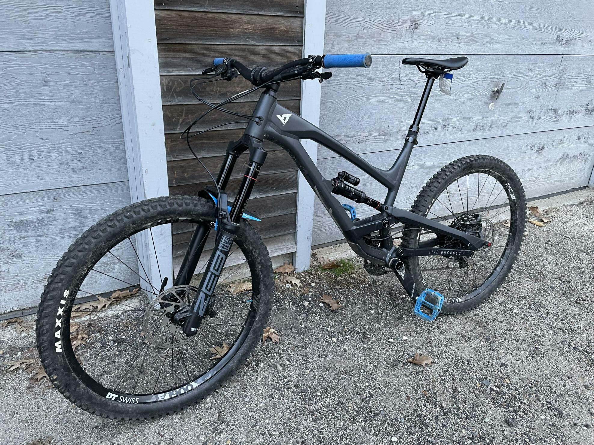 2021 YT Capra Base Black