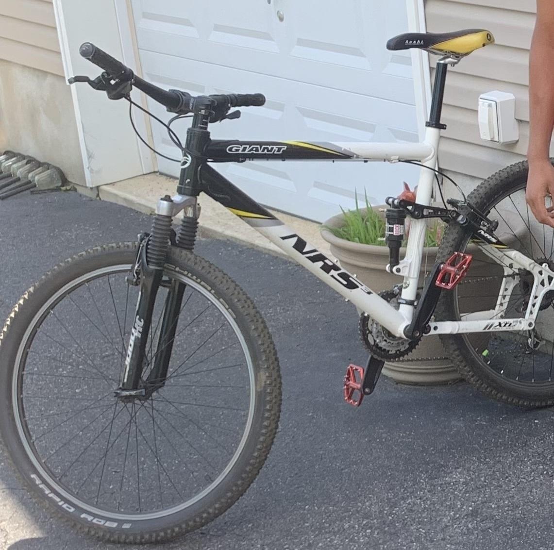 2024 Giant NRS White