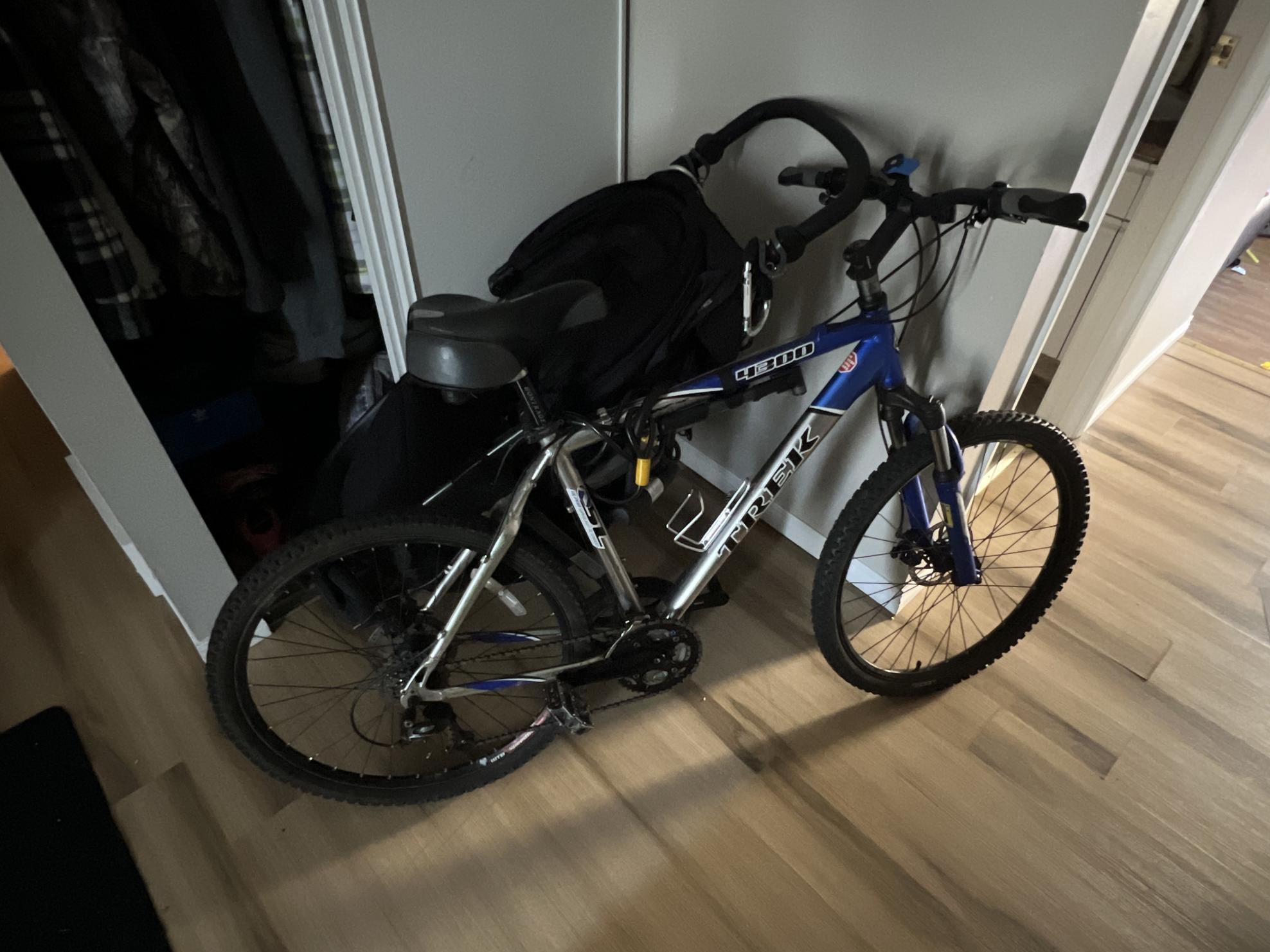 2004 Trek 4300 Disc Blue and Silver, gray or bare metal