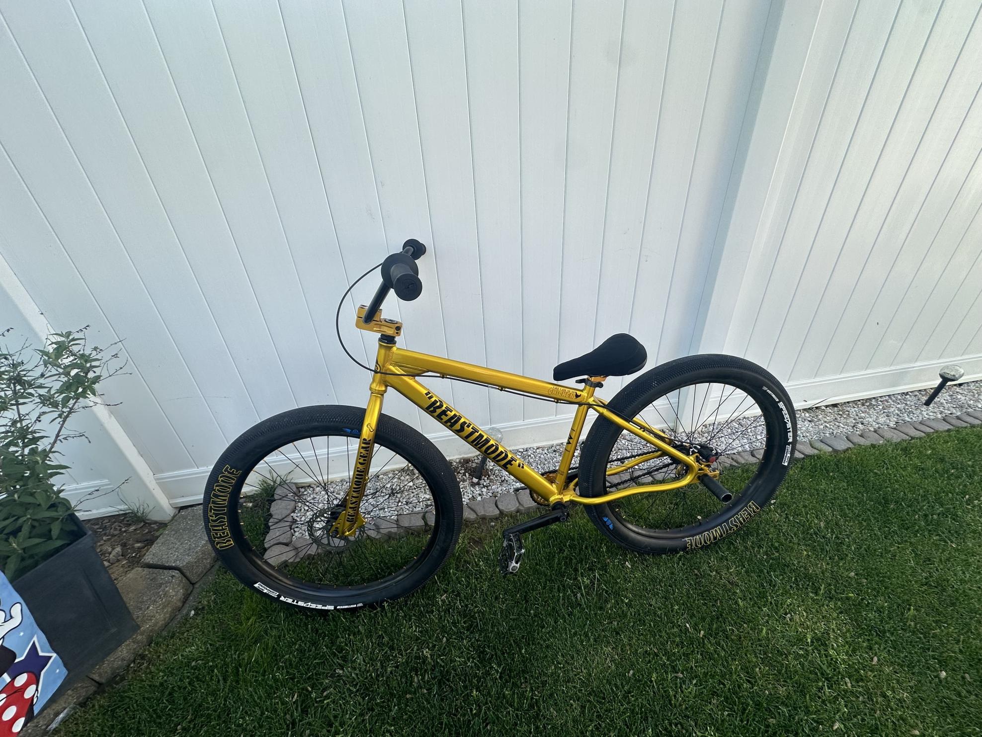 2022 SE Bikes Beastmode Yellow or Gold