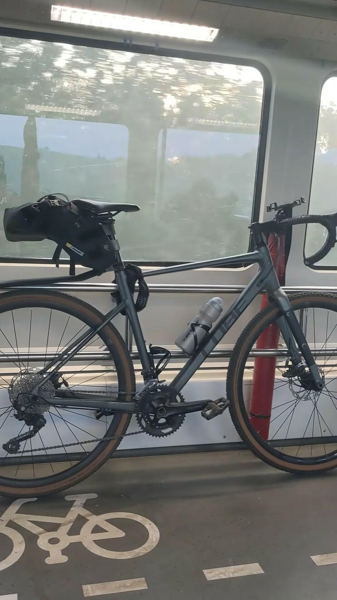 2022 Cube Nuroad Pro Black