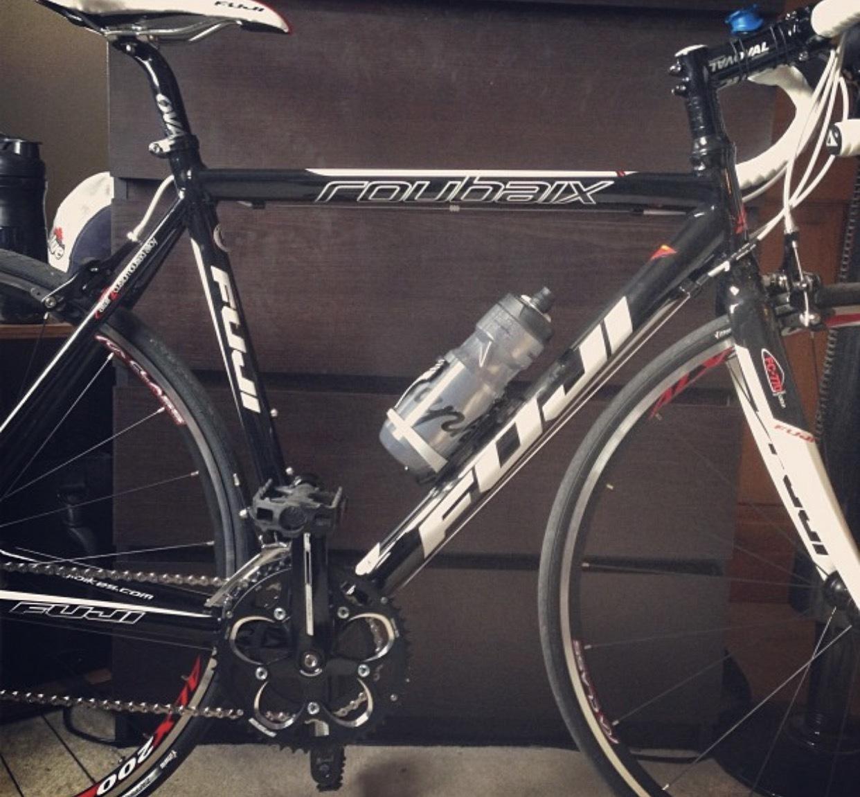 2012 Fuji Roubaix Sl Black and White