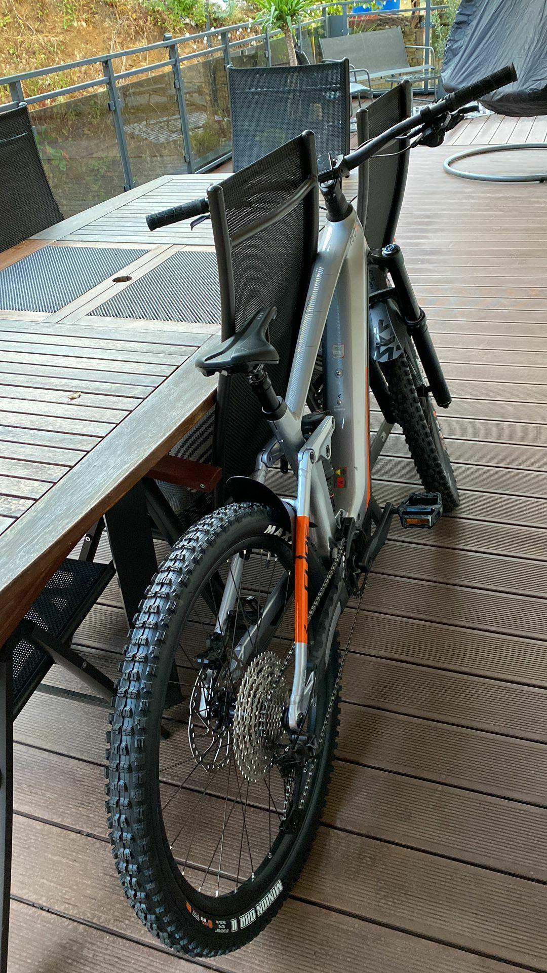 2022 Cube Fully Silver, gray or bare metal and Orange