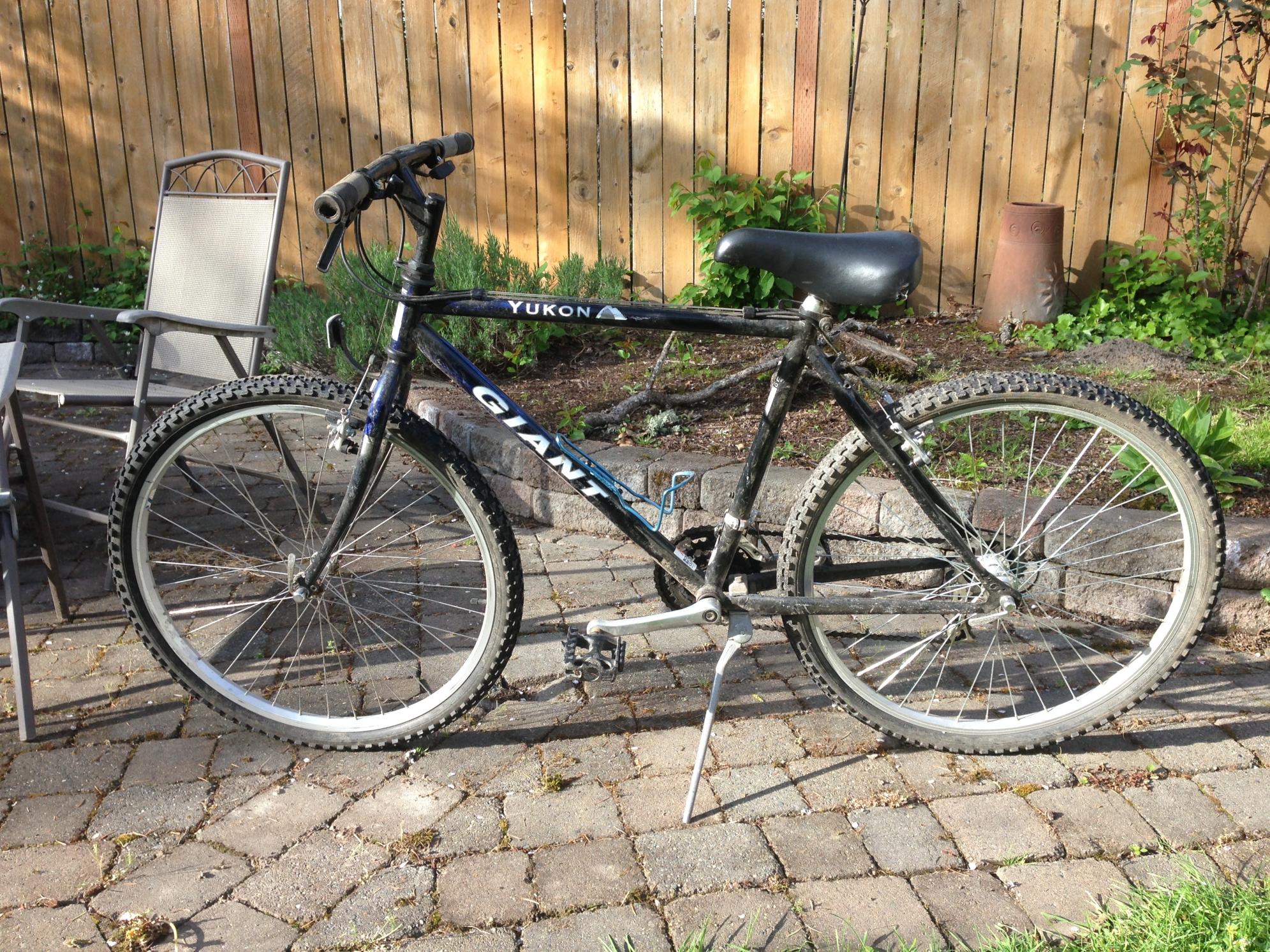 1997 Giant Yukon Black and Blue