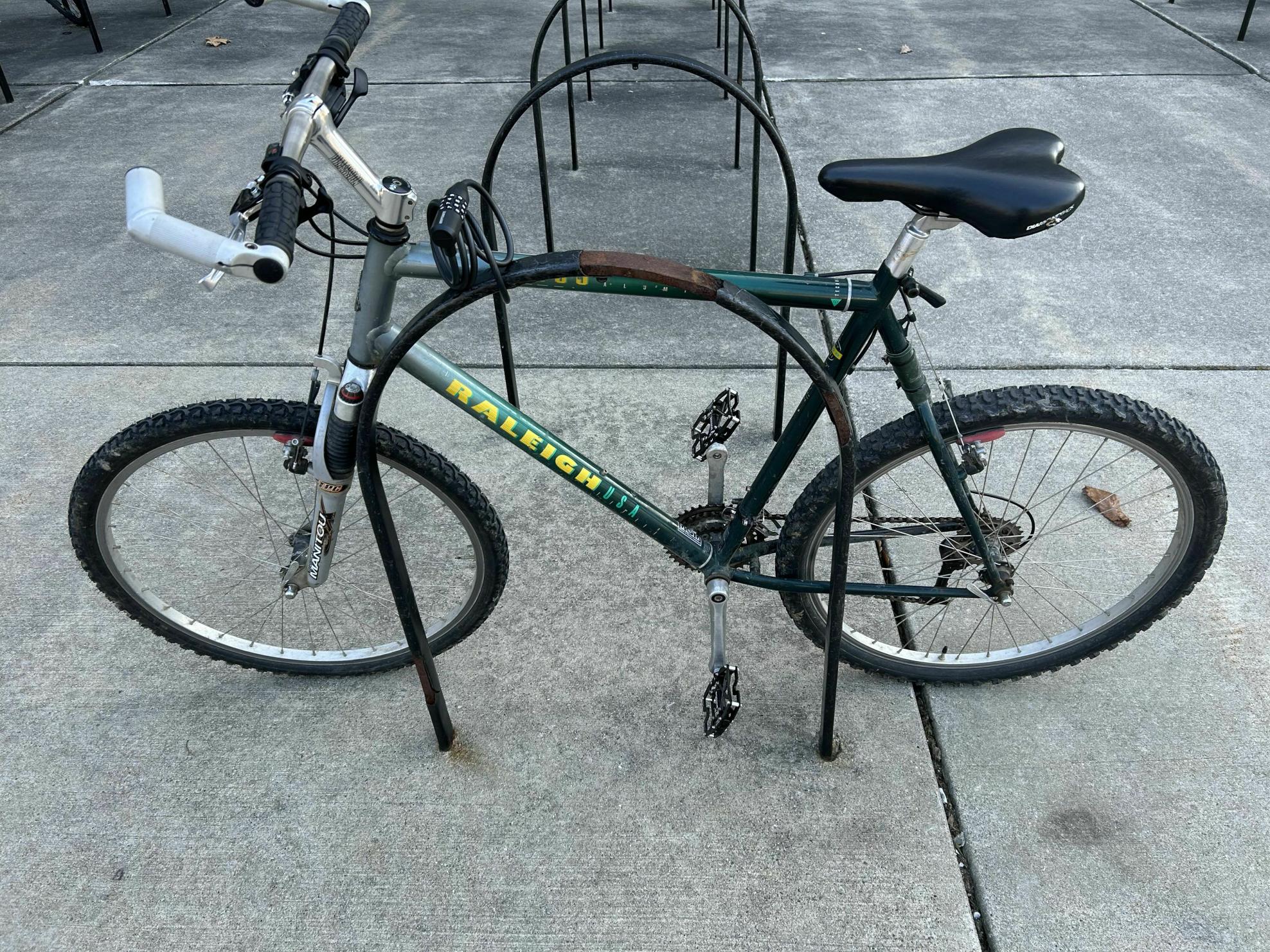 Raleigh MT 400 Aluminum Green and Silver, gray or bare metal