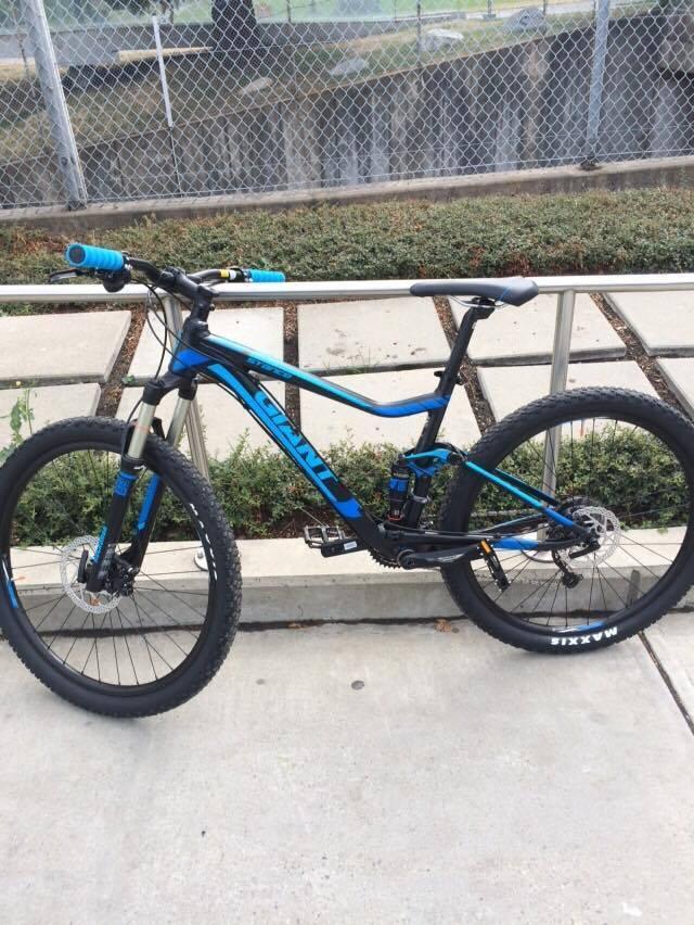 2015 Giant Stance 27.5 2 Black and Blue
