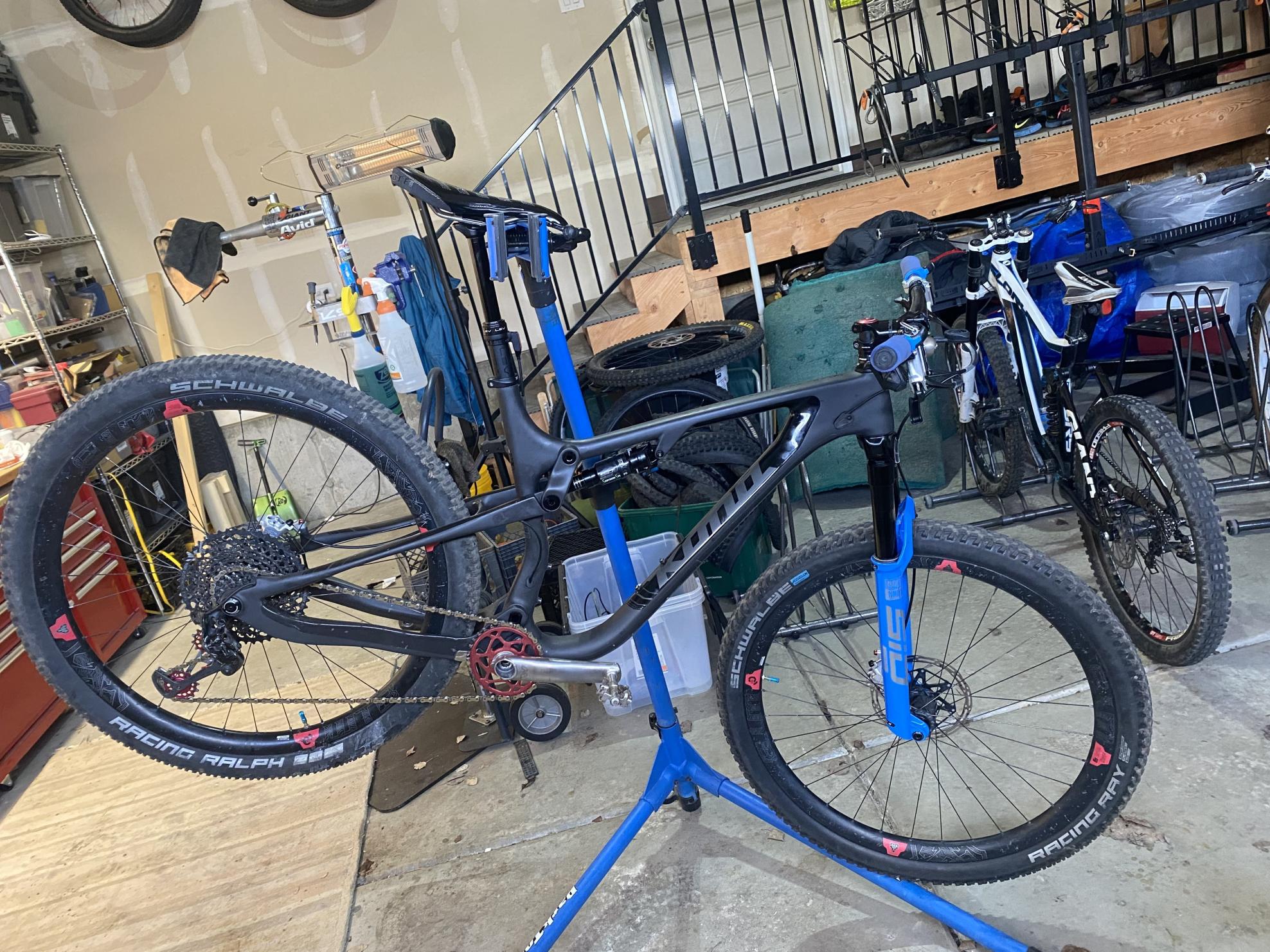 2024 Kona Hei Hei CRDL Silver, gray or bare metal