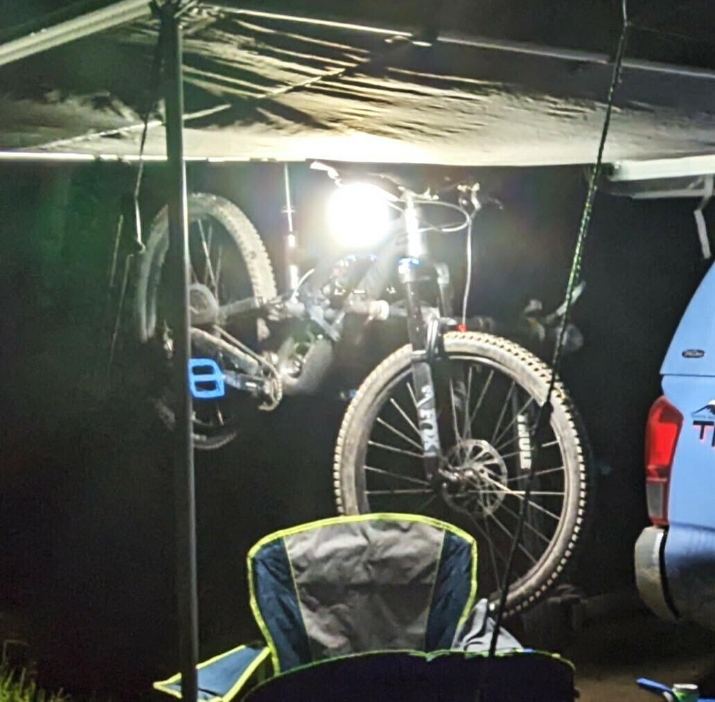 2021 Specialized Stumpjumper EVO Comp Alloy Silver, gray or bare metal