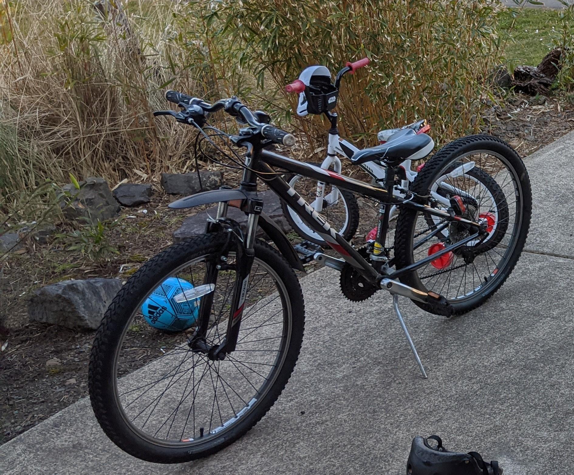 Trek 820 Black and Red