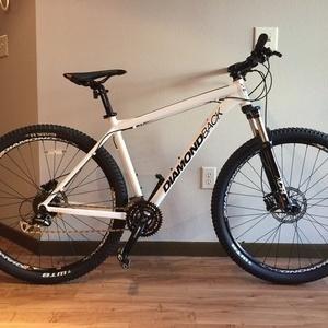 2014 Diamondback Overdrive Sport 29er White and Black
