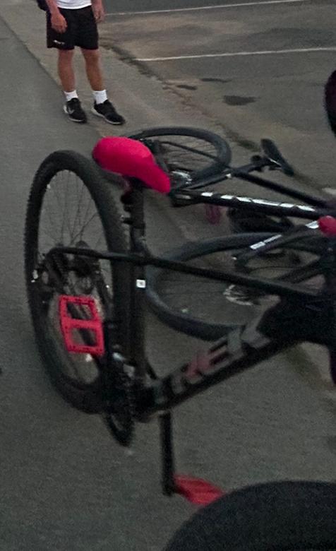 2024 Trek Medium Black and Silver, gray or bare metal