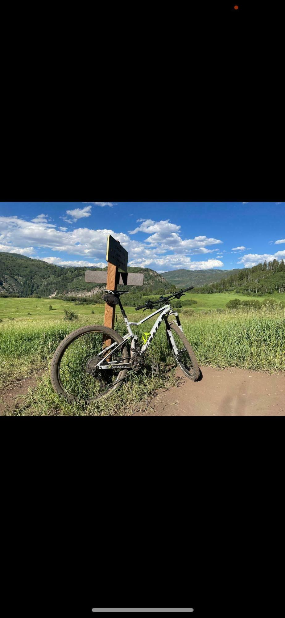 2017 SCOTT Spark White and Black