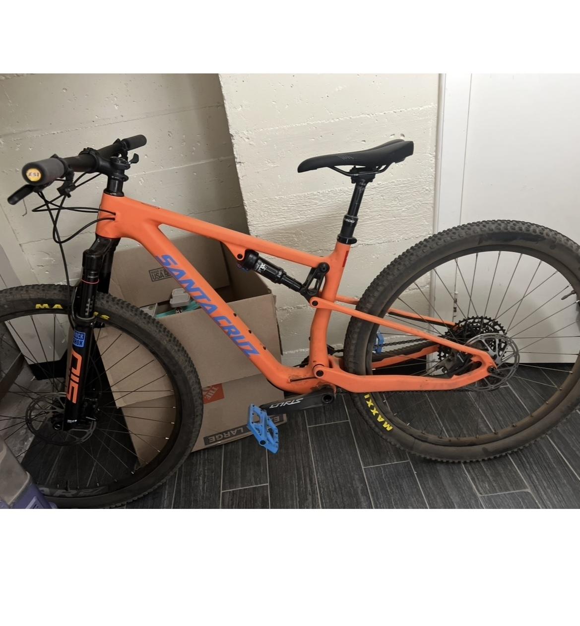2022 Santa Cruz Blur, salmon color, carbon frame Orange and Blue