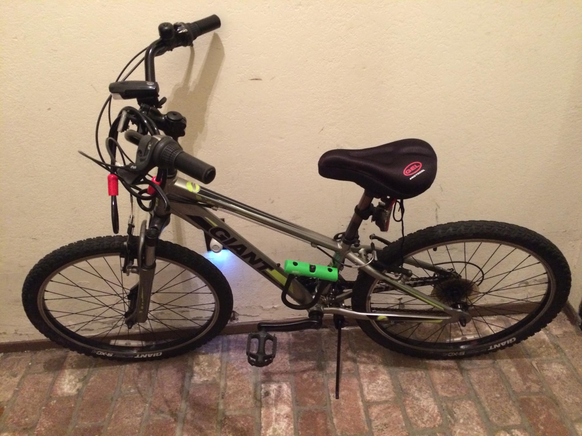 2012 Giant XtC Jr 24 Silver or Gray