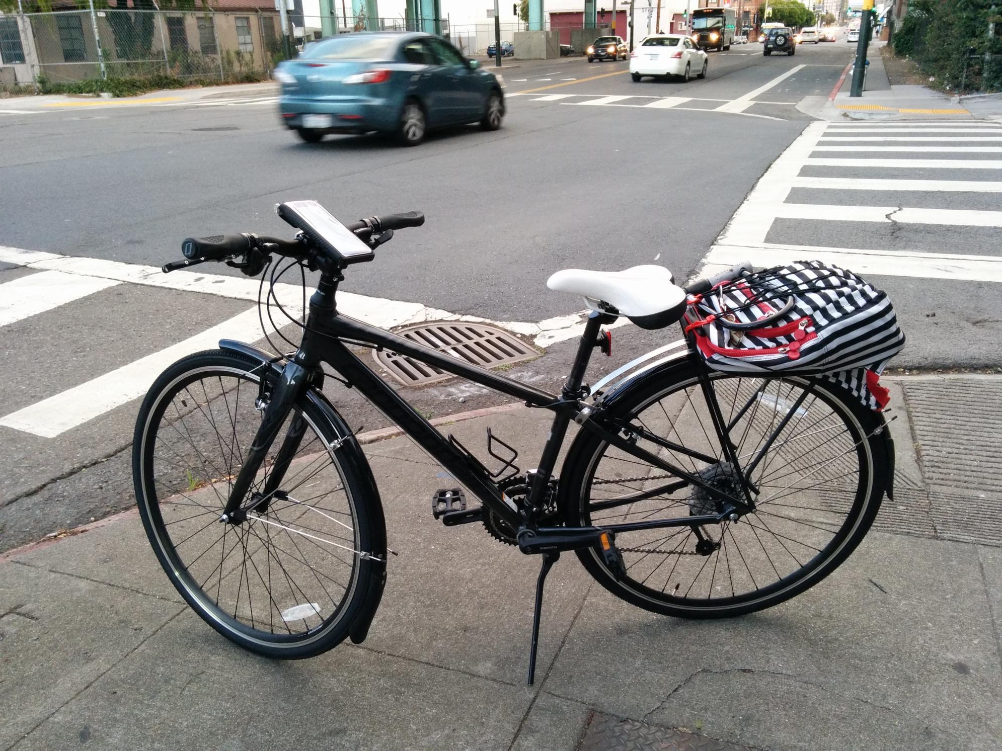 2015 Cannondale Quick 4 Silver or Gray and Black