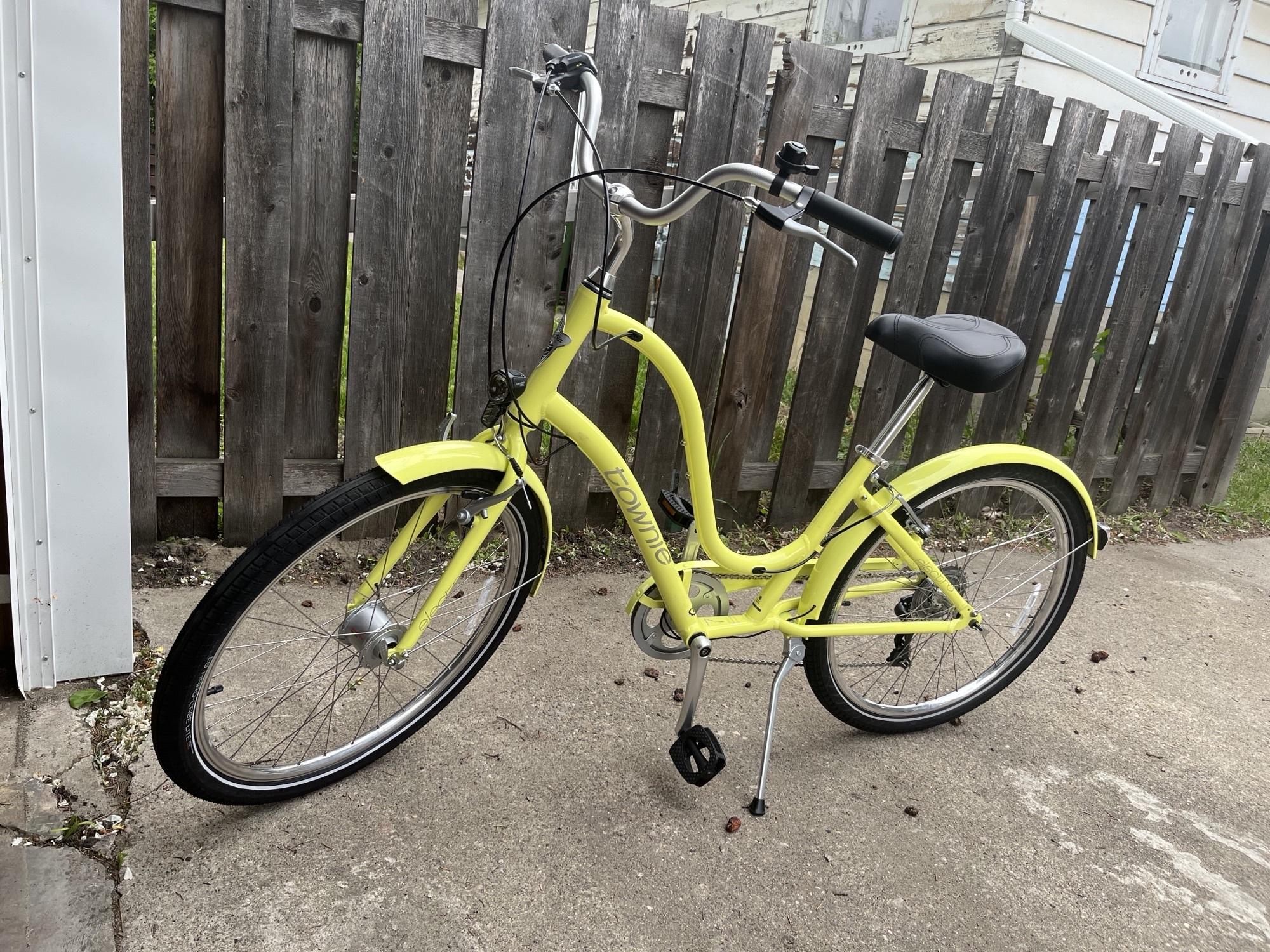 2022 Electra TOWNIE 7D EQ STEP-THRU Yellow or Gold