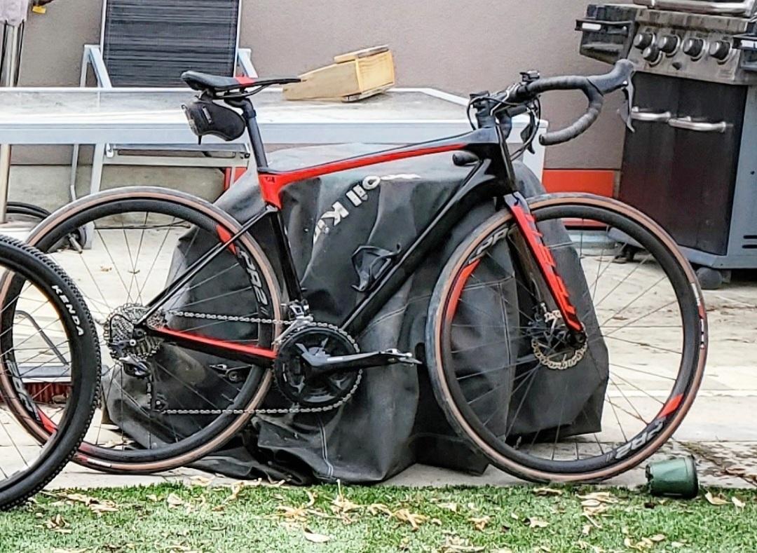 2019 Giant Defy Advanced 1 Black and Red