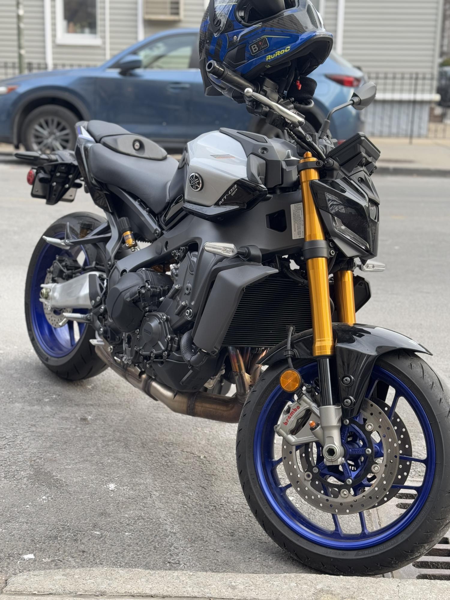 2024 Yamaha MT 09 SP Silver, gray or bare metal