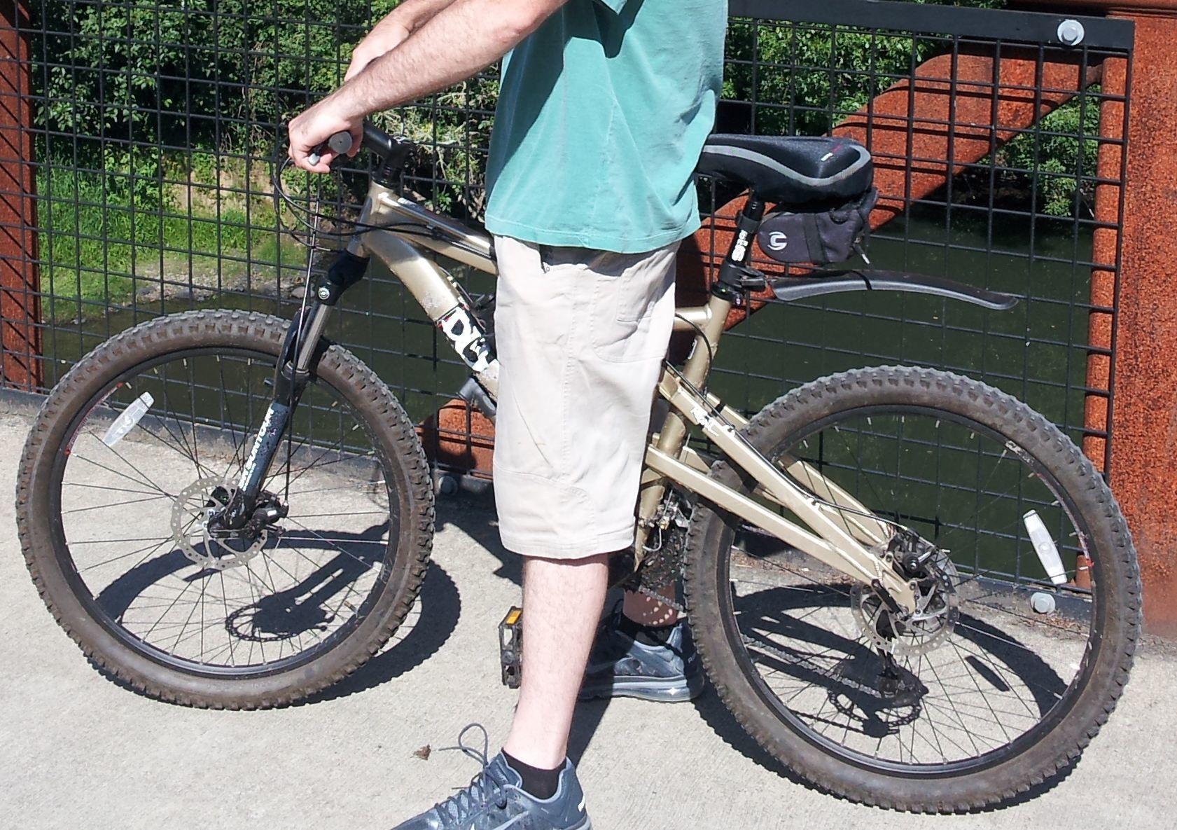 2010 Diamondback Diamondback Recoil Full Suspension Mountain Bike Yellow or Gold