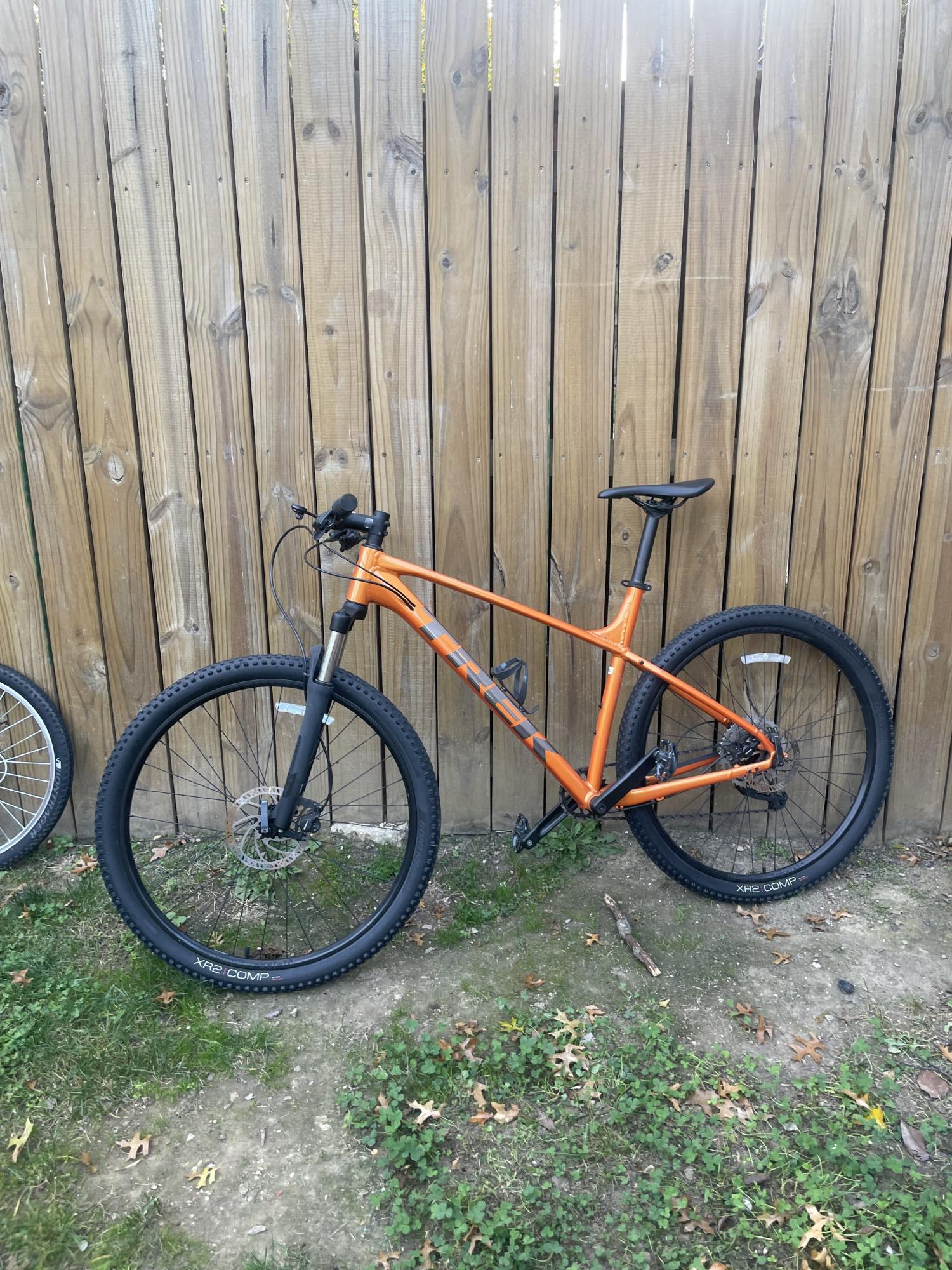 2022 Trek Marlin 6 Orange