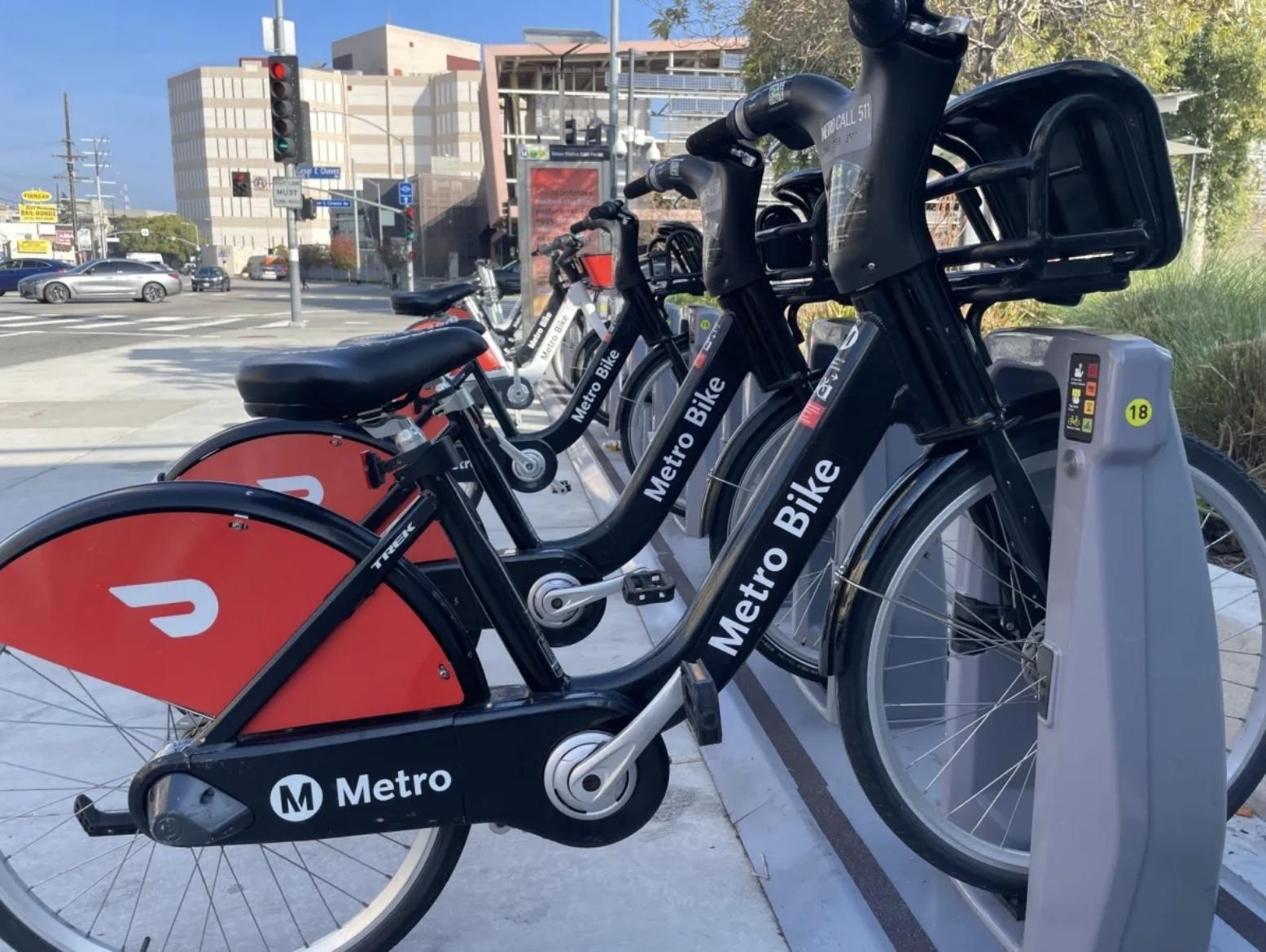 2025 Metro Bike Black