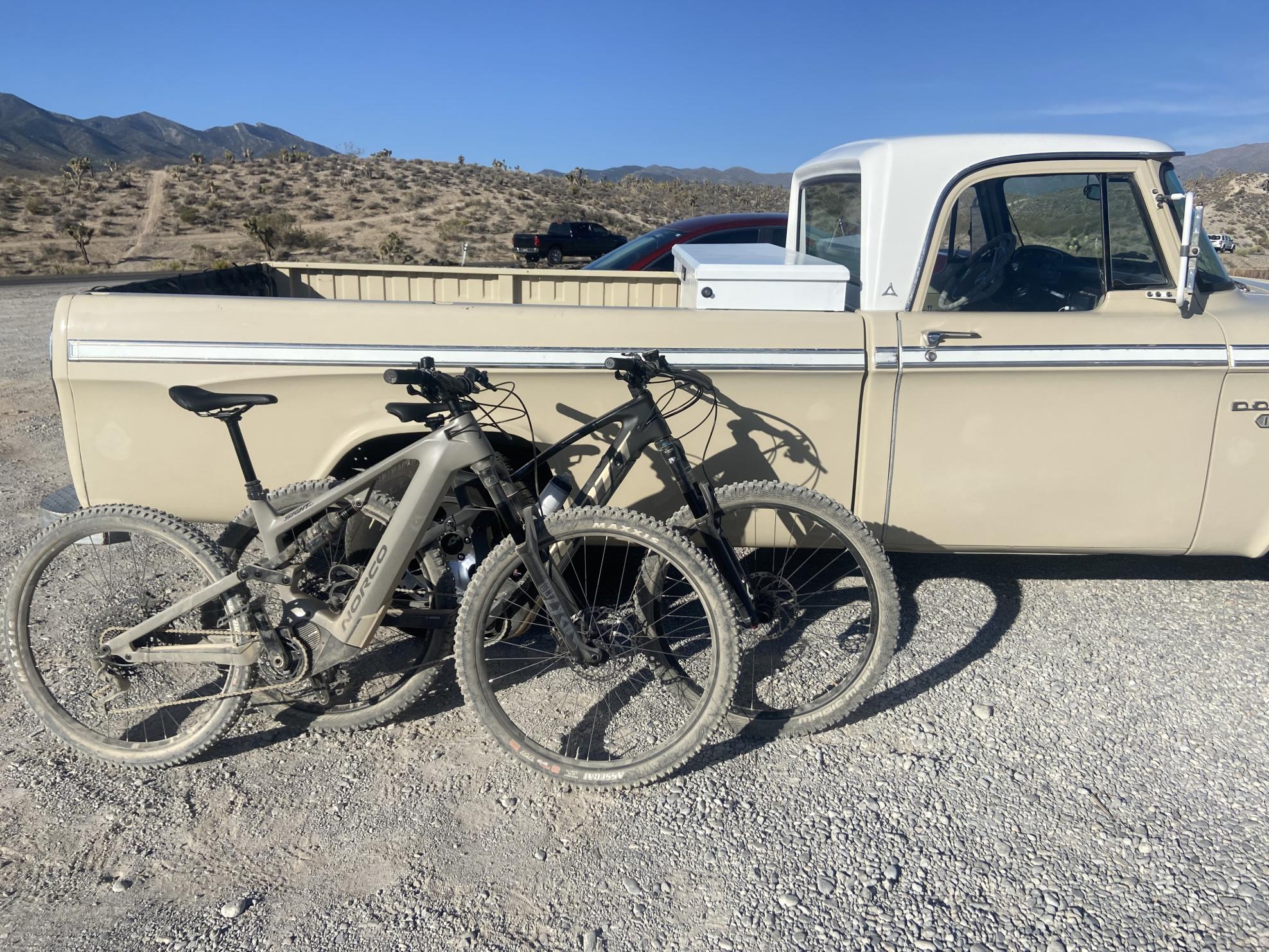 2022 SCOTT Genius 910 Silver, gray or bare metal