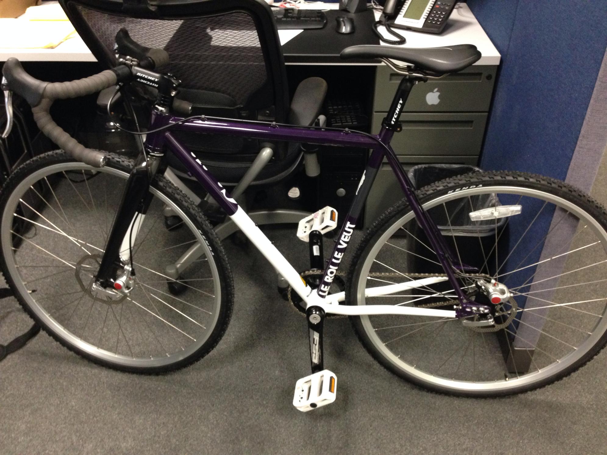 2014 CVLN Le Roi Le Veut Purple and White