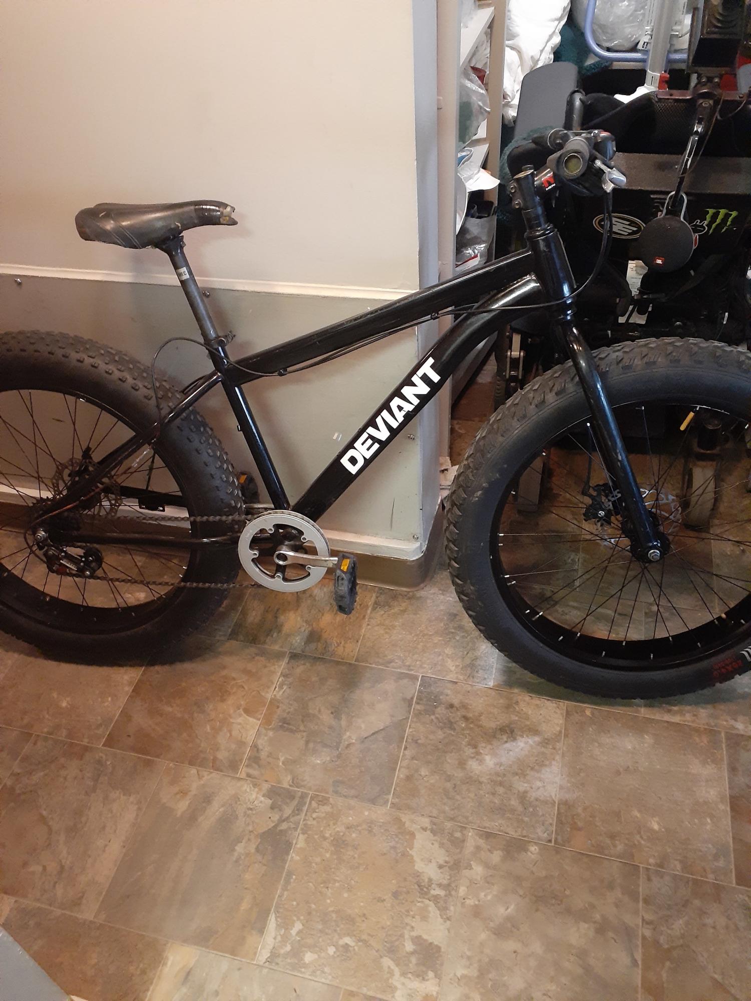 Deviant Mountain bike Black and White