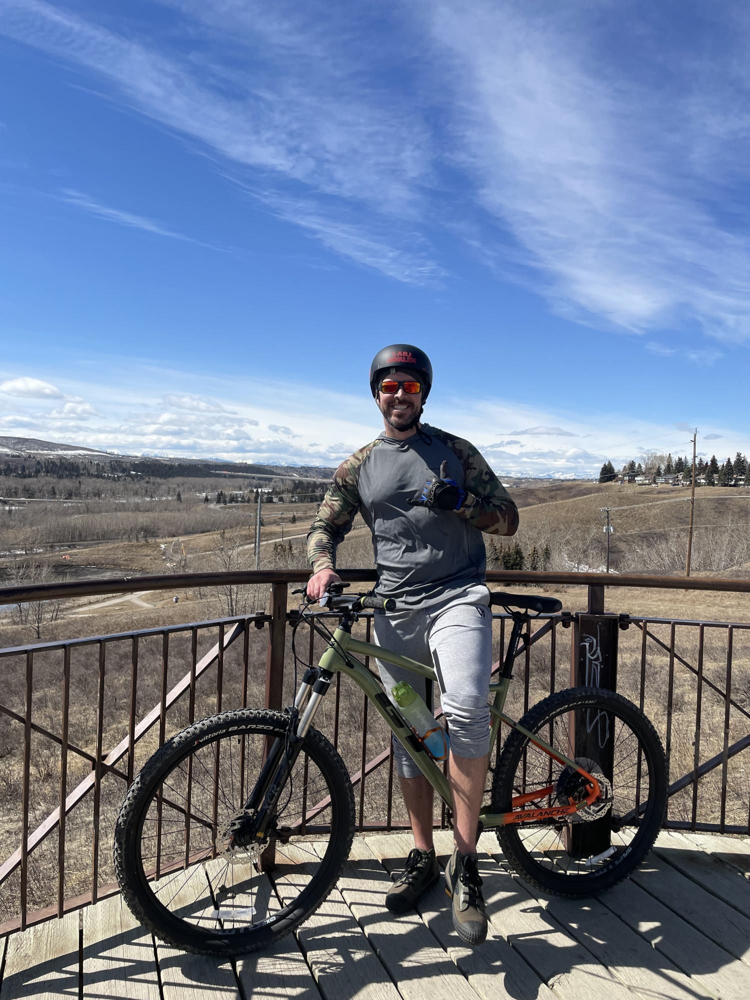 2022 GT Bicycles Avalanche Green and Orange