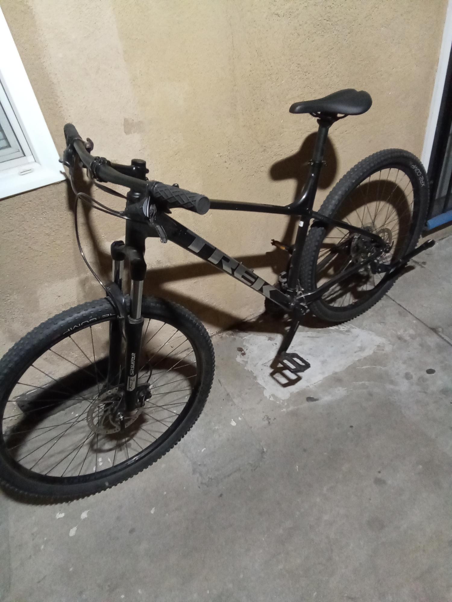 2023 Trek Xl Silver, gray or bare metal