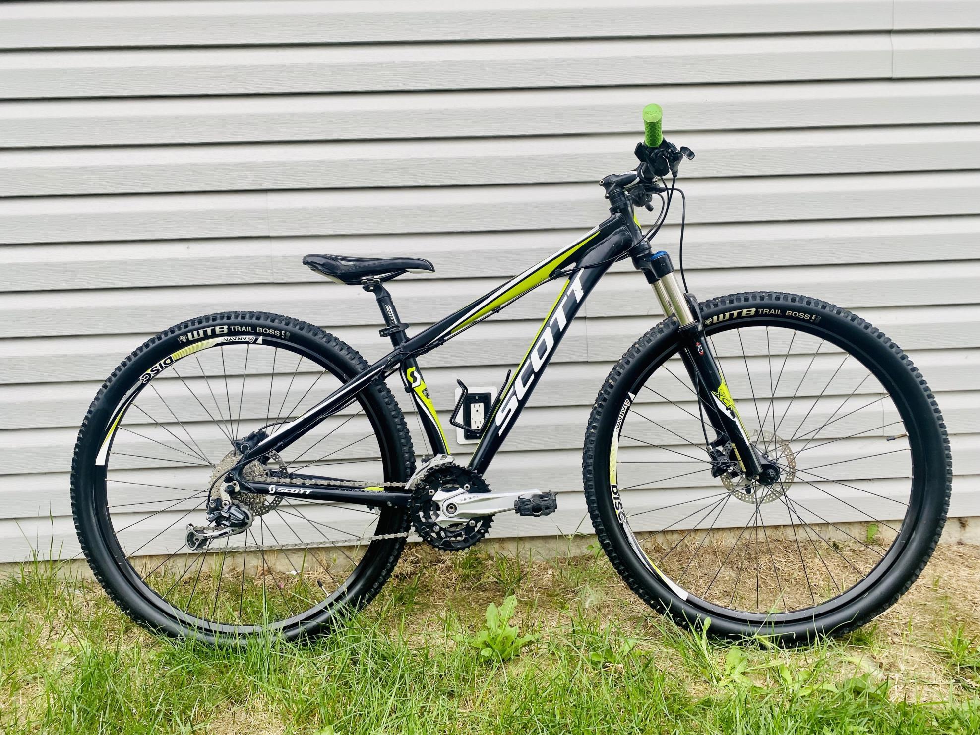 2015 SCOTT Mountain Black, Green, and White