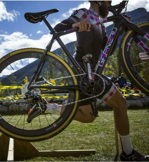 Garneau Hot sauce custom Black and Pink