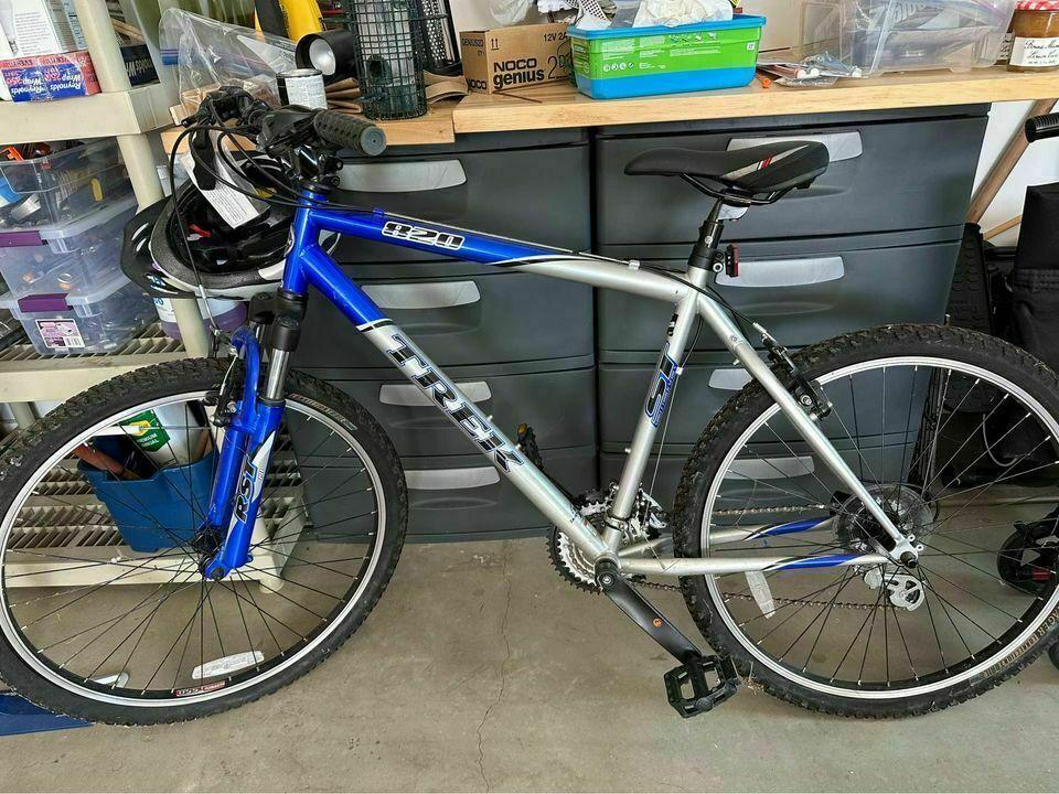Trek ST820 Blue