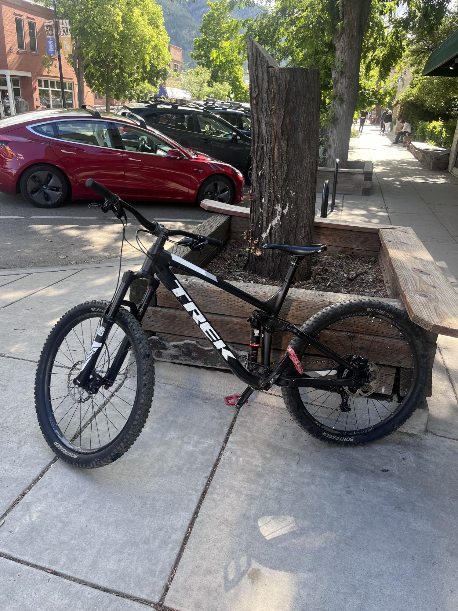 2017 Trek Remedy 8 Black, White, and Red