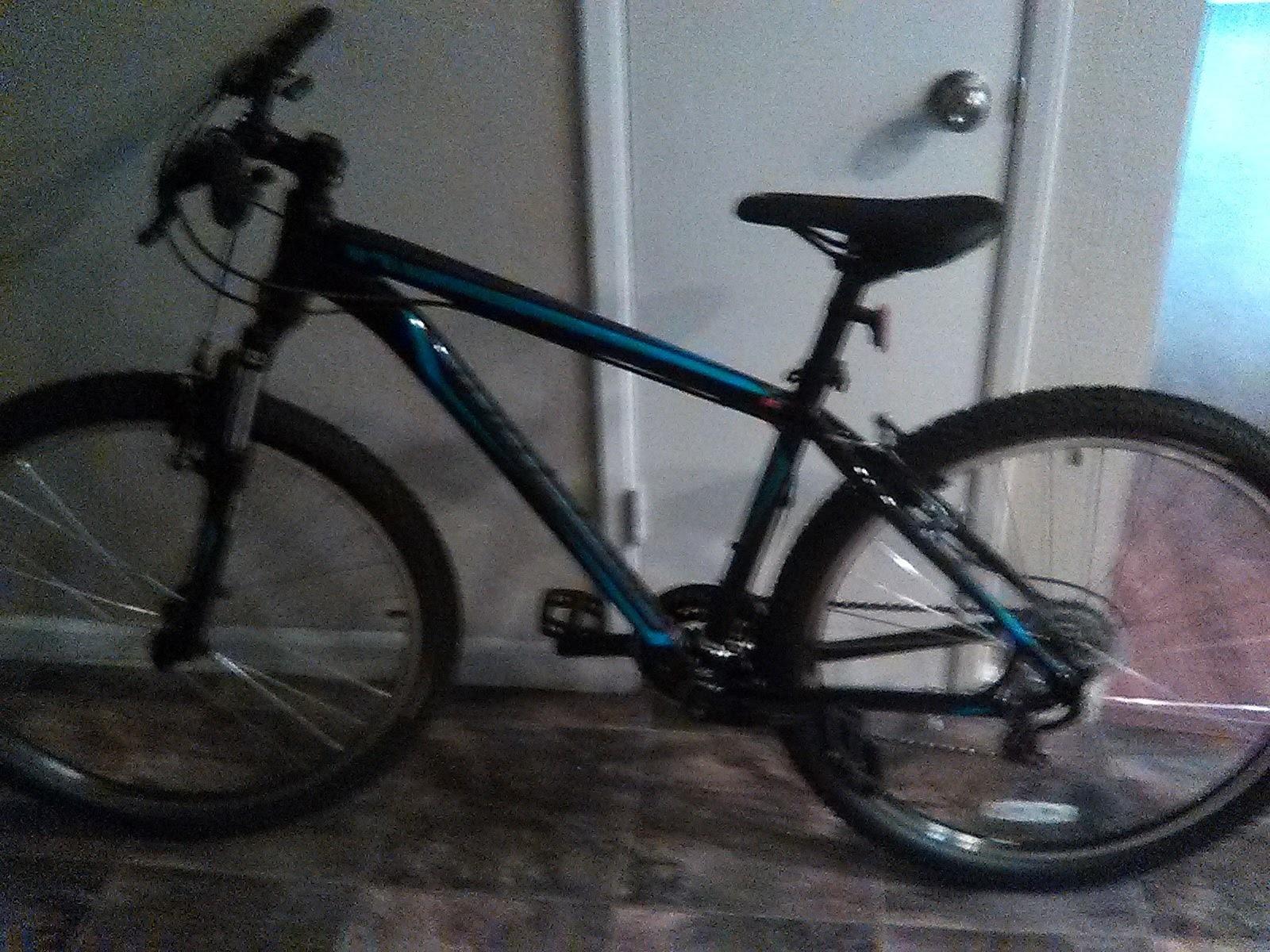2016 Specialized Hardrock v Black and Blue
